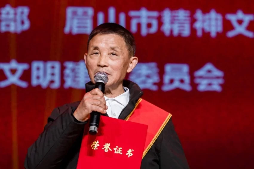 以勤补拙,扎根生长创奇迹(图1) 以勤补拙,扎根生长创奇迹(图1)