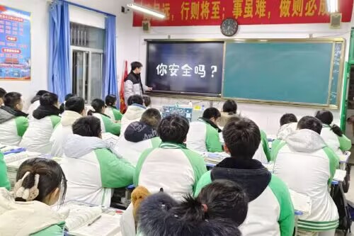 网络科普进校园，反诈筑牢“新”航线