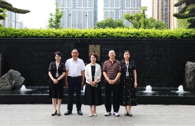 长沙市人大常委会副主任李平一行莅临绿之韵中心调研