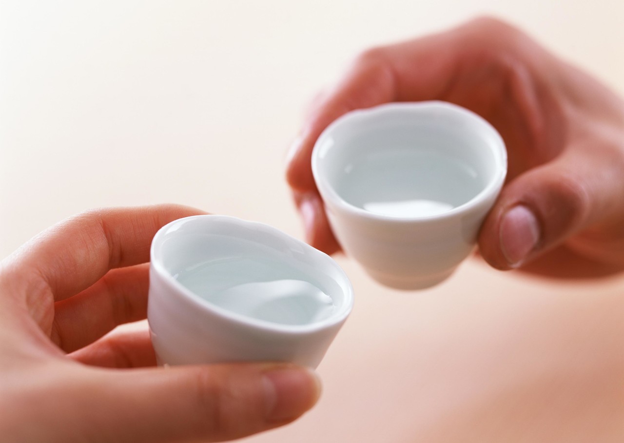 白酒高管，带头降薪