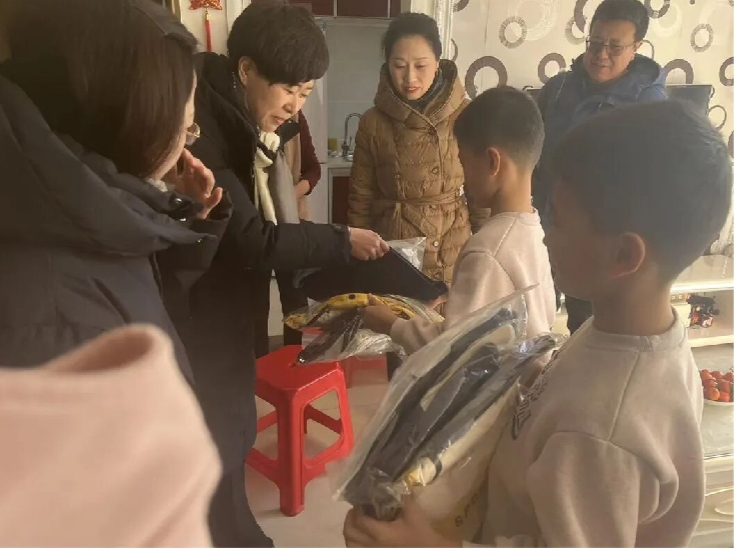 寒冬家访暖人心   家校共育谱新篇
