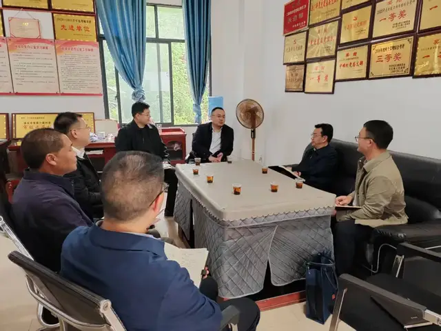 市委网信办赴汇川区毛石镇中坝村开展驻村帮扶调研工作