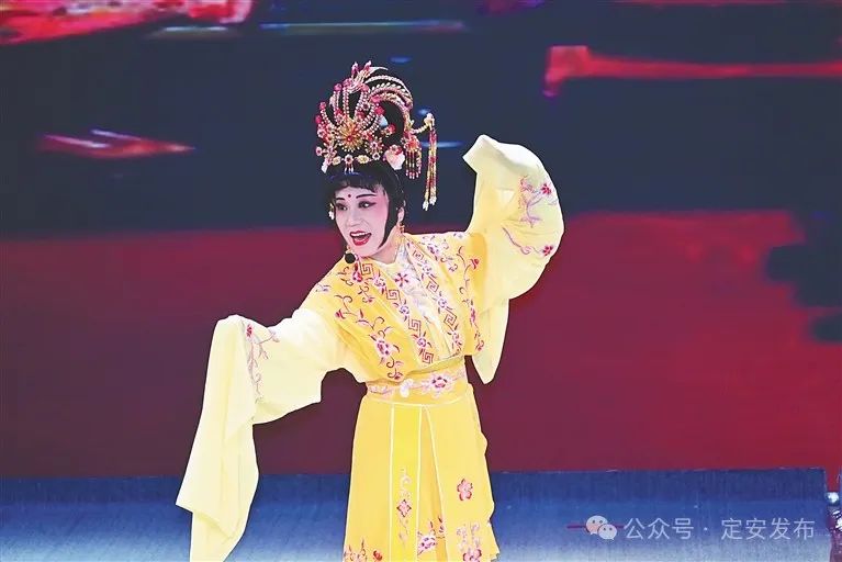 “定安娘子”含月 从戏迷到推广者打开戏歌新赛道