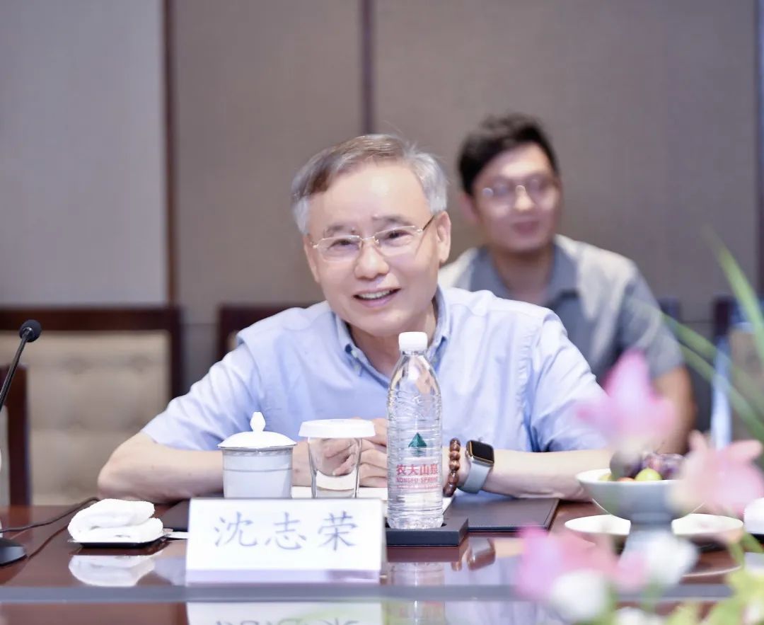 沈志荣.jpg