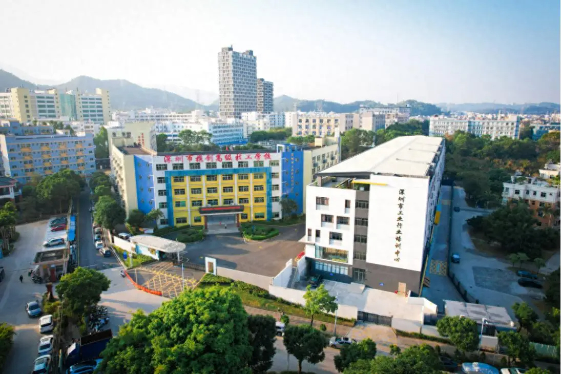 搭建成长立交桥，携创高级技校举办中高职贯通三二分段规划讲座
