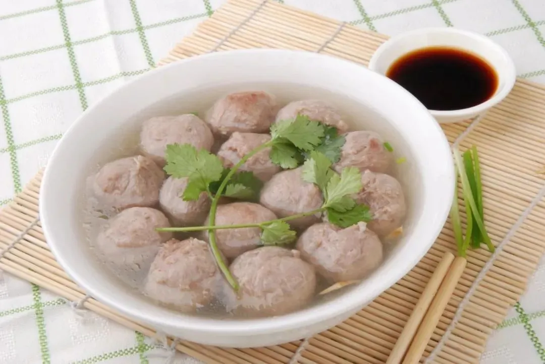 这座三省交接处的无名小城,成为了小吃王国!