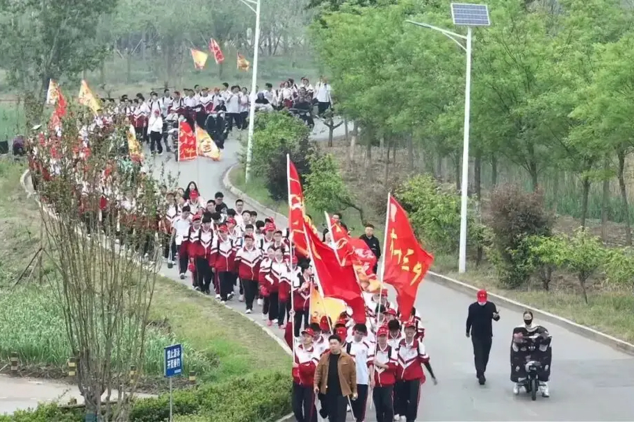 衡水市第十三中学成功举行第十六届远足活动
