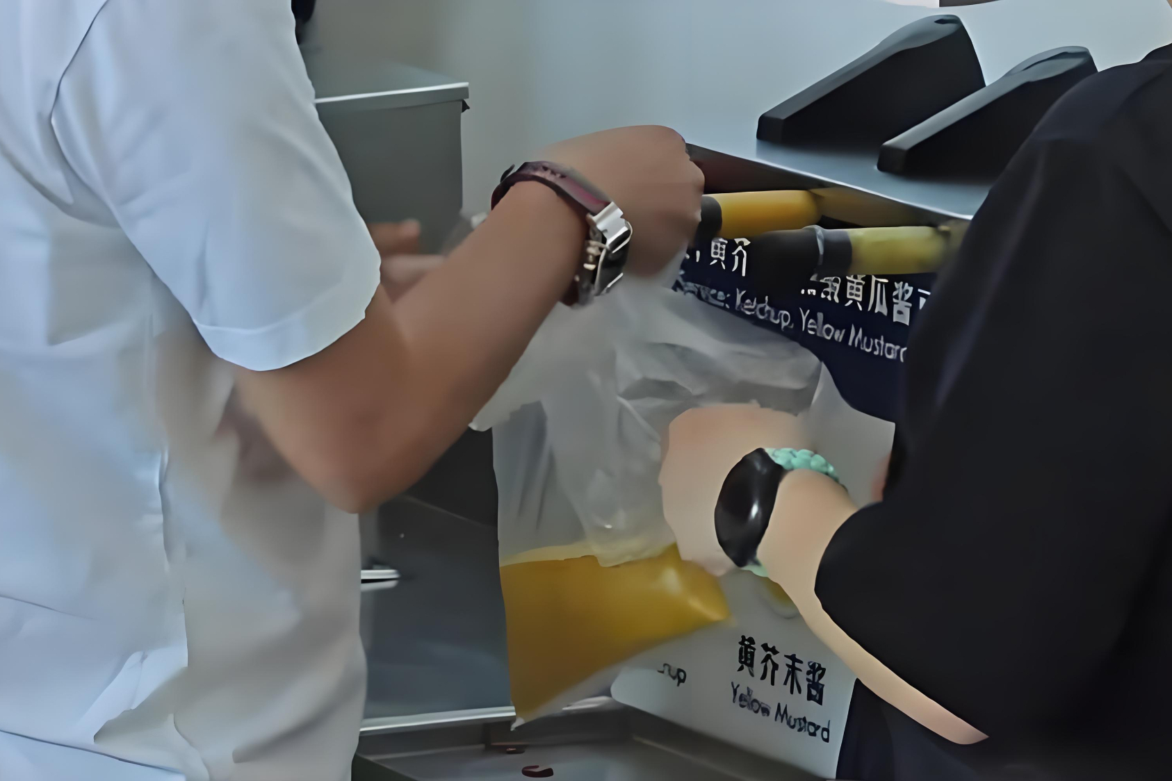 疯狂“袋走”免费酱料，山姆赚饱啦？