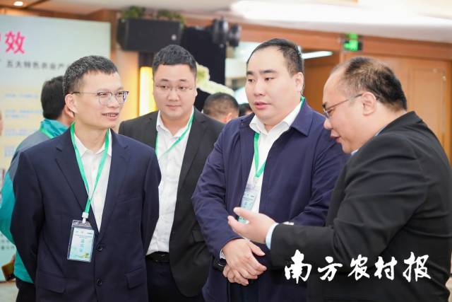 清远连州、海口两地政府部门,共同打造粤琼特色农产品产销合作的双向渠道。 清远连州、海口两地政府部门,共同打造粤琼特色农产品产销合作的双向渠道。