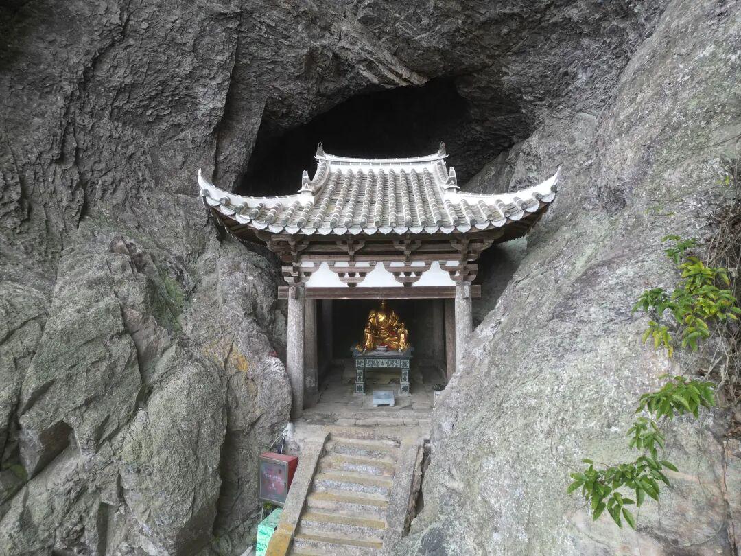 灵龟洞有男观音，血盆洞藏祖师殿，仙气缭绕的名山室却鲜为人知