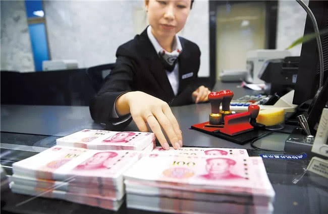 不建议大家一发工资就“转走”,为什么?银行职员说出背后缘由