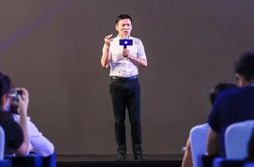 曾经和OPPO、vivo同台竞争,年营收高达十亿,如今却鲜为人知