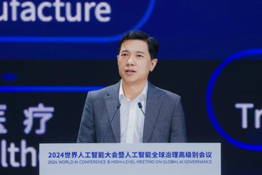 李彦宏阐述大模型价值观:超越10亿DAU,“超级能干”才是王道