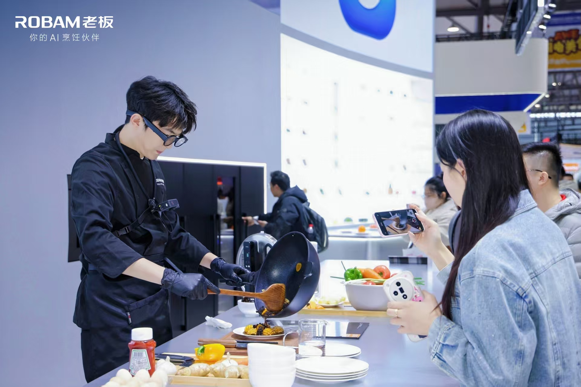 向下扎根，向上生长：老板电器如何在行业承压期写出一份更具确定性的答卷