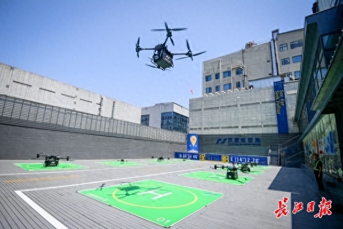 骑手升级“飞手”，半小时波士顿龙虾空降全城