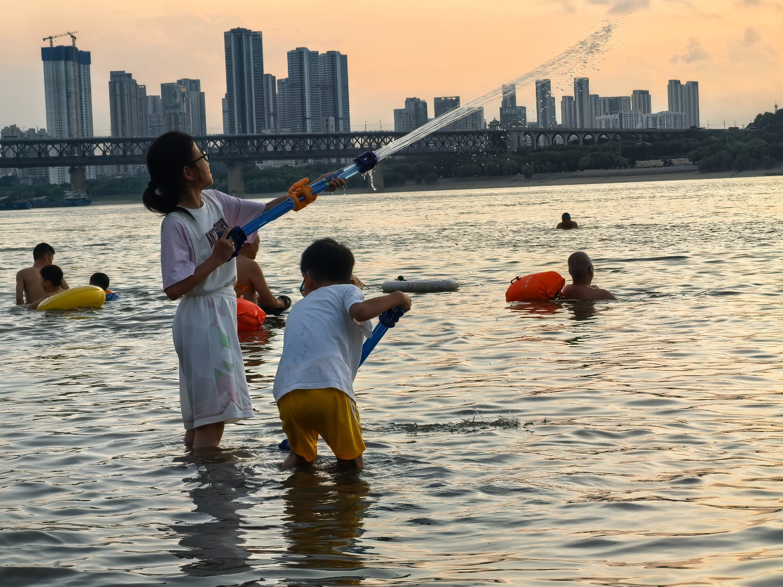 长江中游水位持续走低，这场雨“补水”有限
