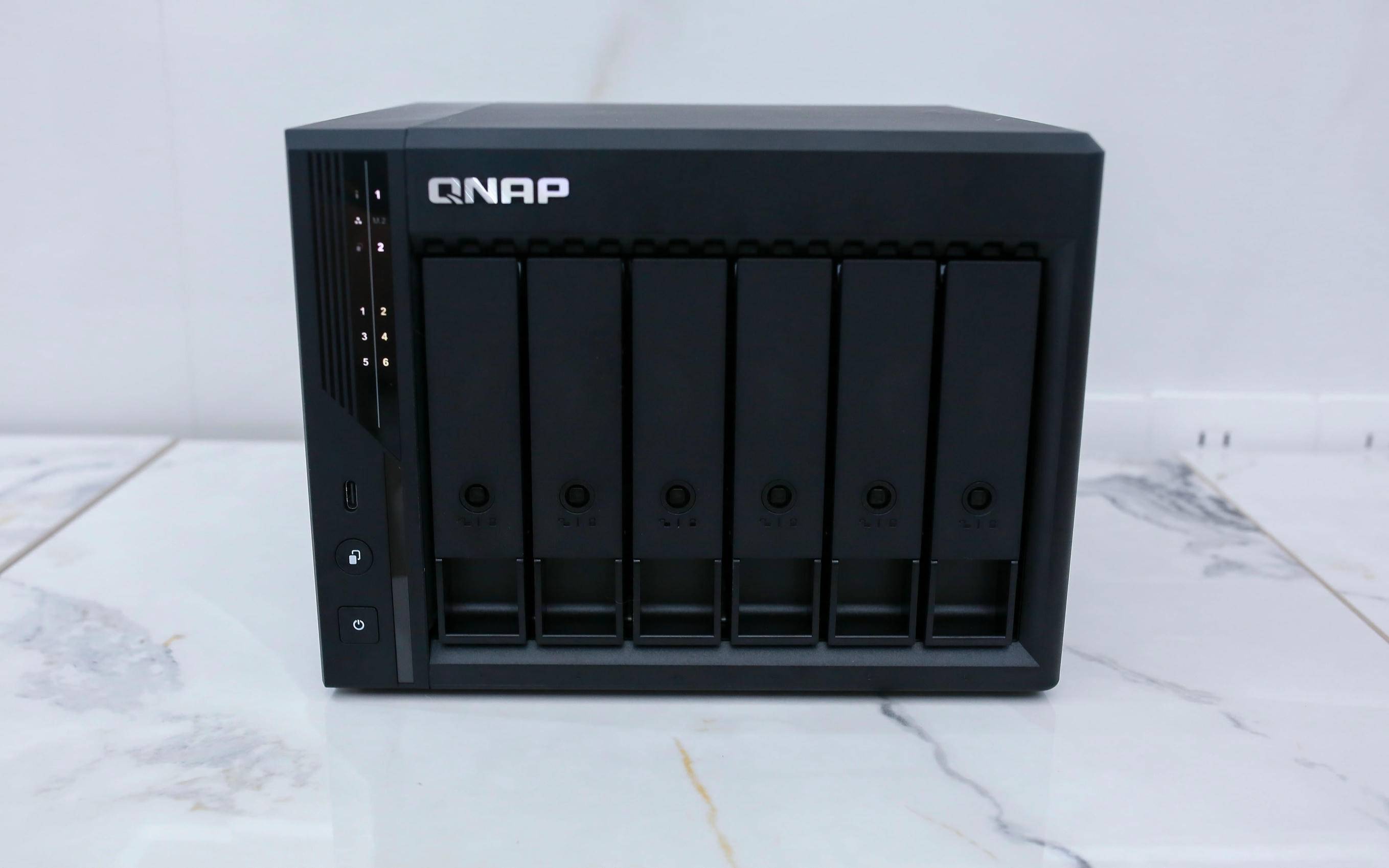 最值得买的6盘位 NAS——从性能到系统，全维度解读威联通 Qu605