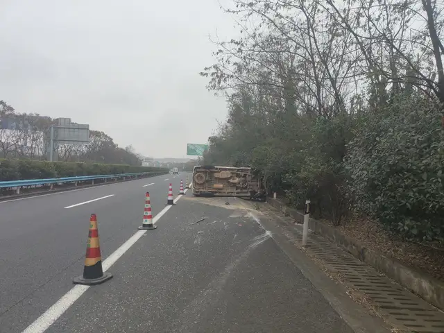 车辆侧翻人平安，原来是“它”起了大作用！