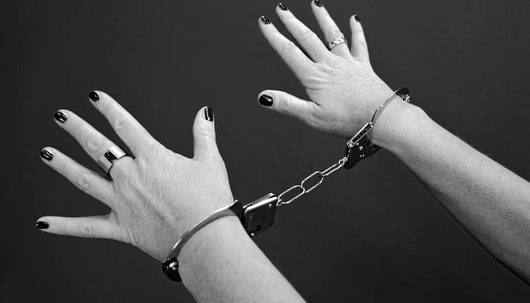 傻眼！农行退休员工协助网络诈骗100万，被判罚款3000元缓刑6个月