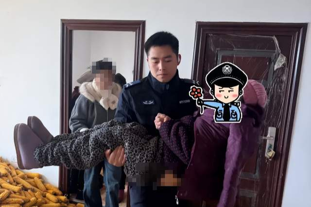 零下2度！老人不慎落水，“一村一辅”果断跳入水中~