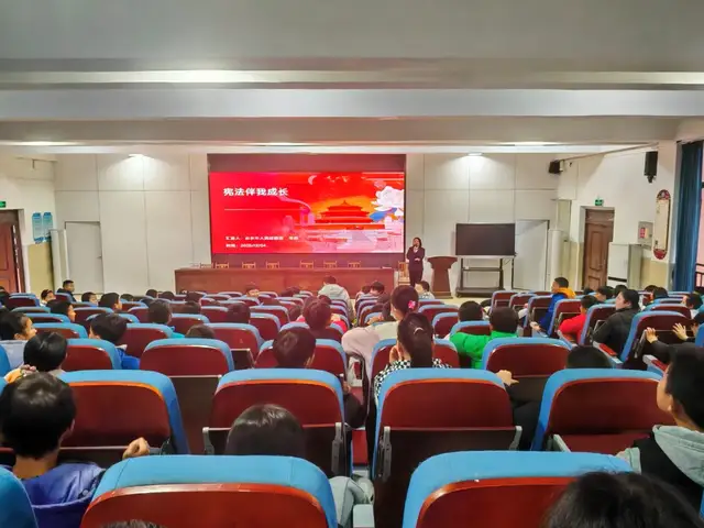 “青果果”校园行，播撒法治种子