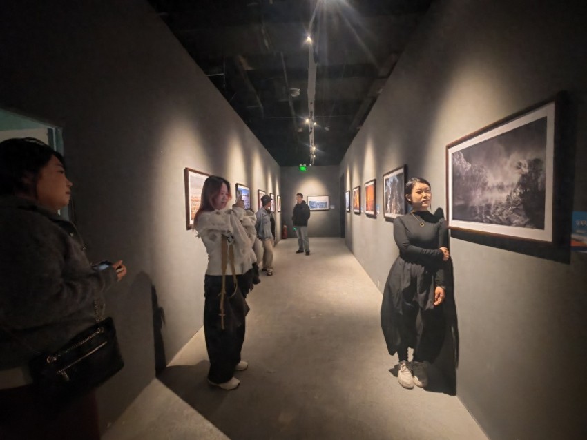 “大美伊春·魅力丰林”四季风光摄影作品展亮相天津(图1) “大美伊春·魅力丰林”四季风光摄影作品展亮相天津(图1)