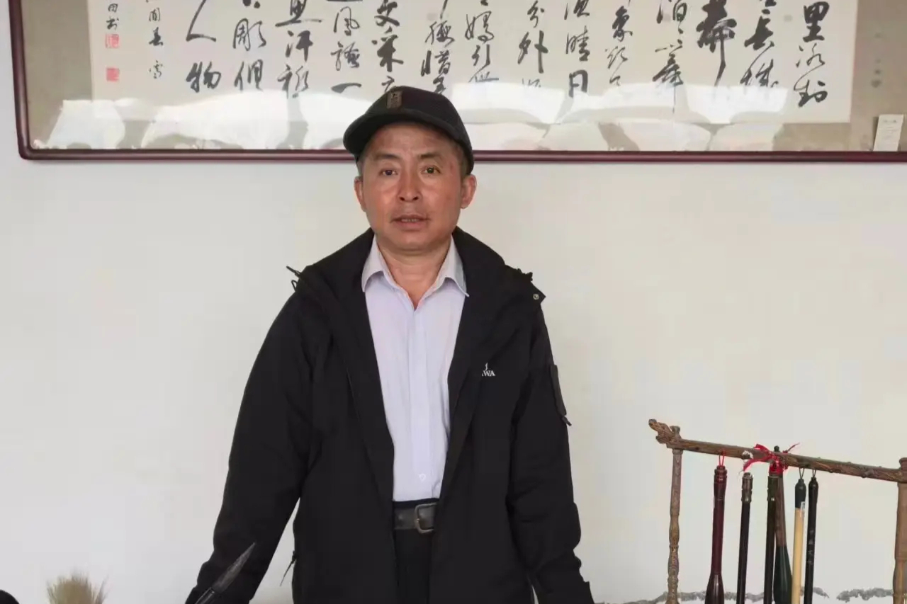 笔底烟霞 心铸华章——记书法师张国旗的艺术人生