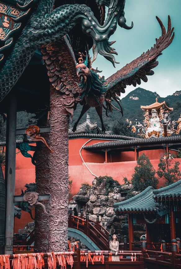 藏在北京深山中的一座古寺，距今已有900年，其建筑在国内很少见