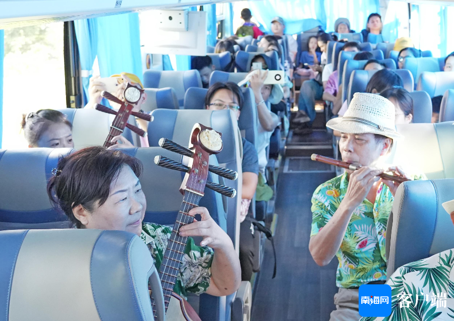 非遗主题大巴发车！近百名游客体验海南环岛旅游公路潮流玩法