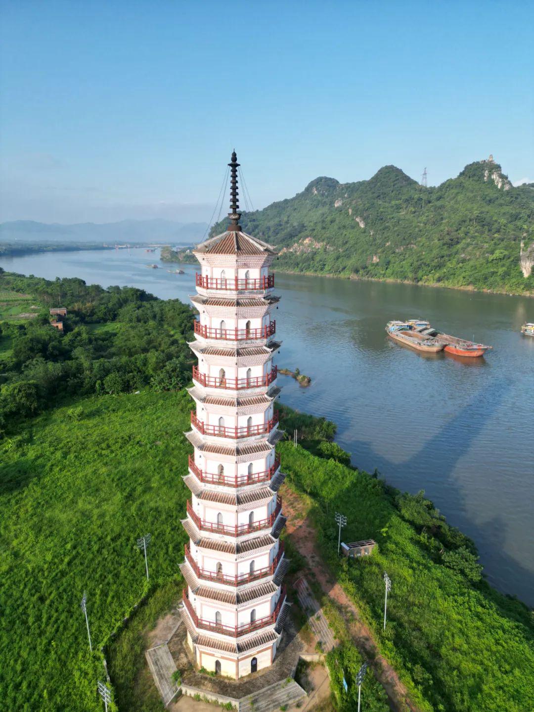 北江在这里绕了个弯，苏东坡两次路过，明代风水宝塔屹立数百年！