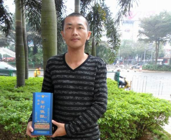 琼中退伍兵为理想弃铁饭碗 创黎村佳酿推向世界
