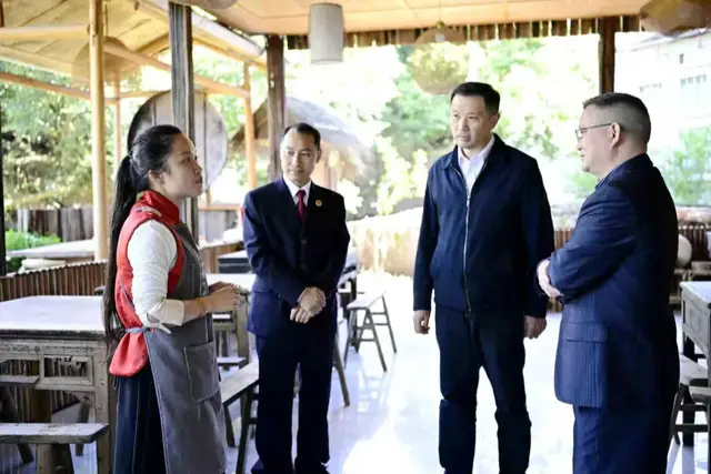 全国人大代表杨昌芹：让古老非遗在法治护航下焕发新生