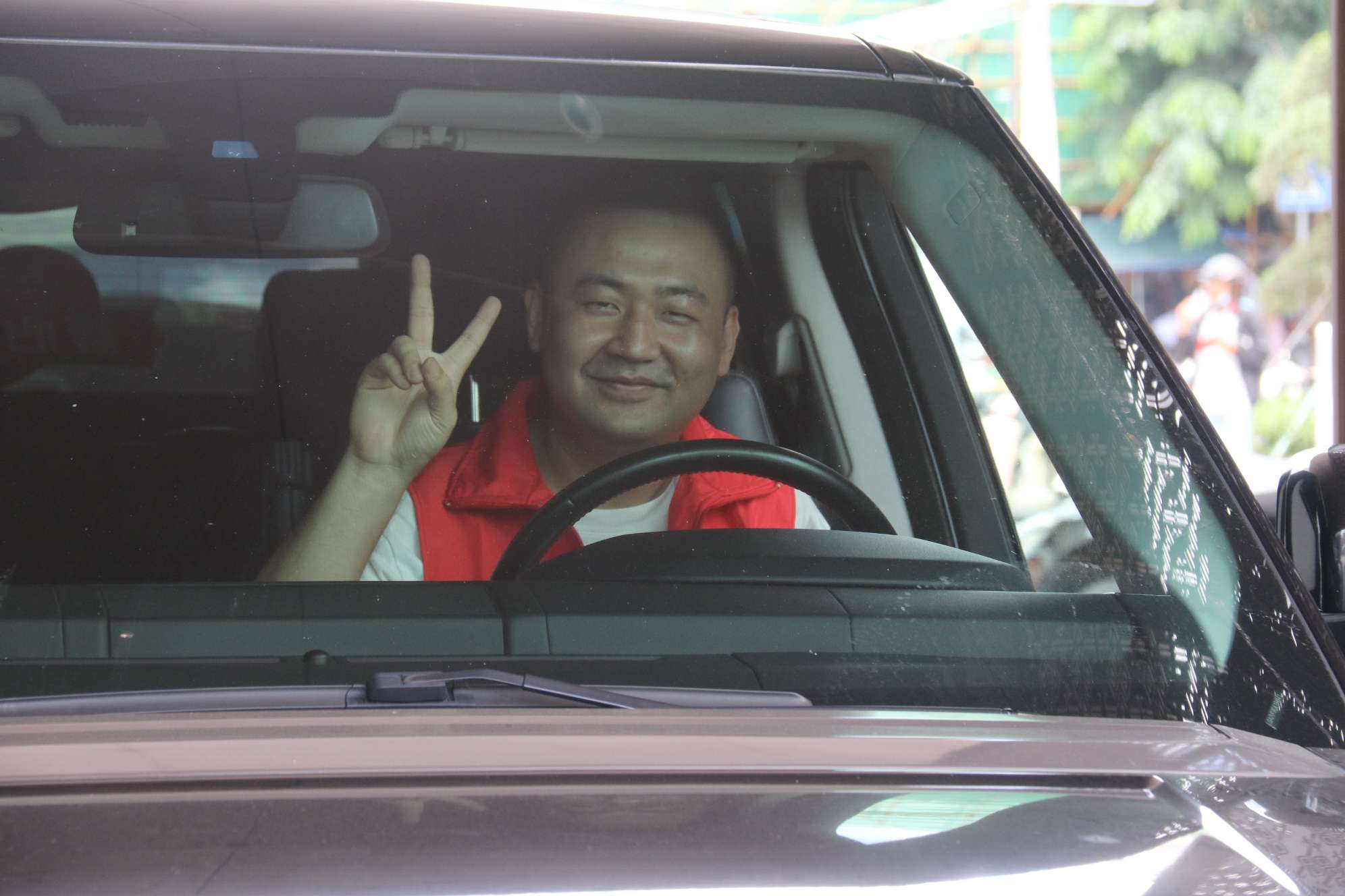 暖心摆渡护航高考路 万旅通车队创新送考获赞
