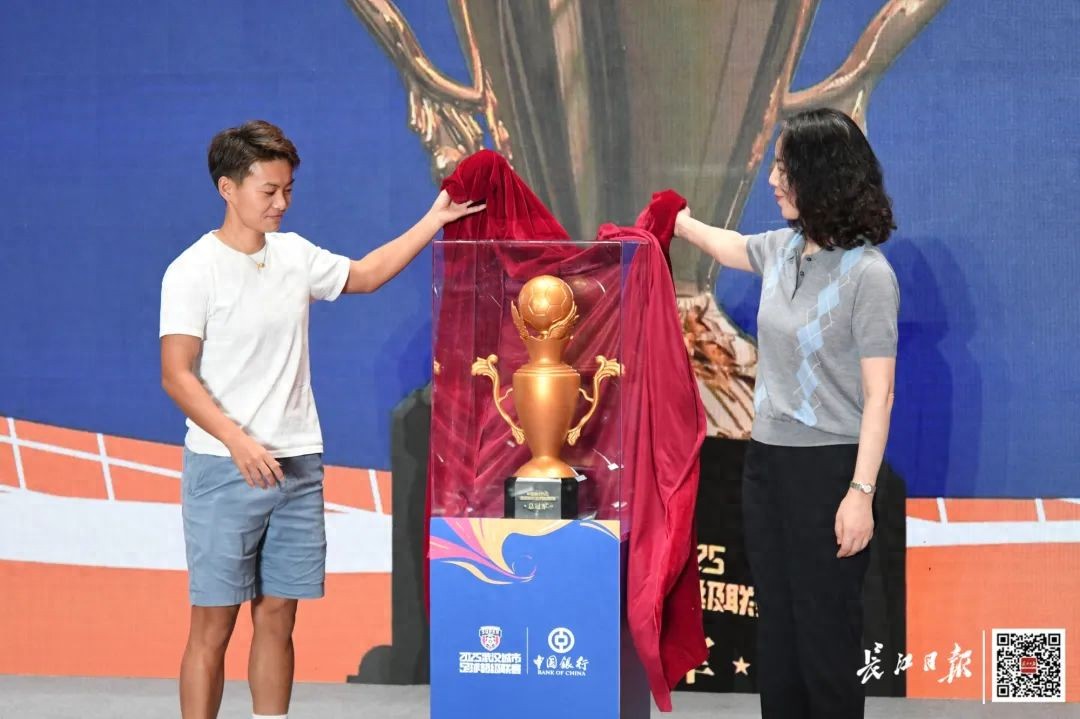 王霜亮相！刚刚官宣：“汉超”来了
