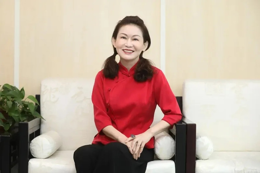 赵燕已取代陈丽华,成为北京女首富,没有背景的她是如何创业的