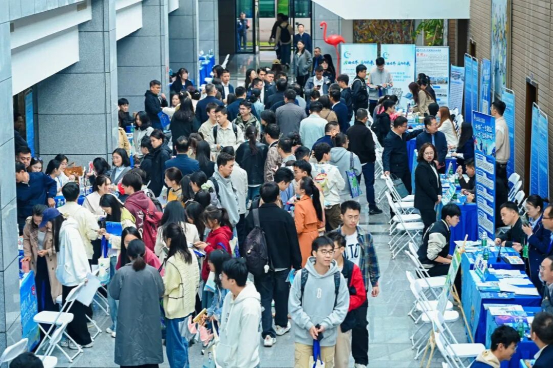“百万人才进海南”→“百万英才兴海南”