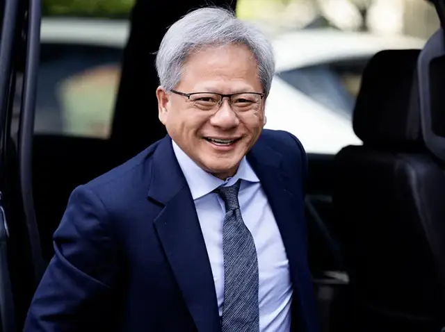 英伟达财报超预期：AI需求依旧强烈，市场悬着的心终于可以放下！