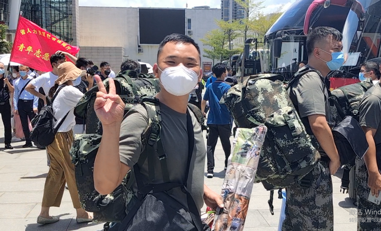 号角嘹亮•勇毅前行 ——爱笑的青年志愿队队员黄大鸿