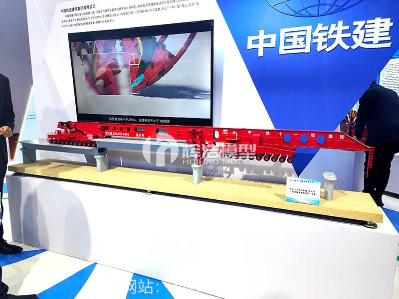 昆仑号千吨级高铁箱梁架桥机模型：大国重器，匠心典藏