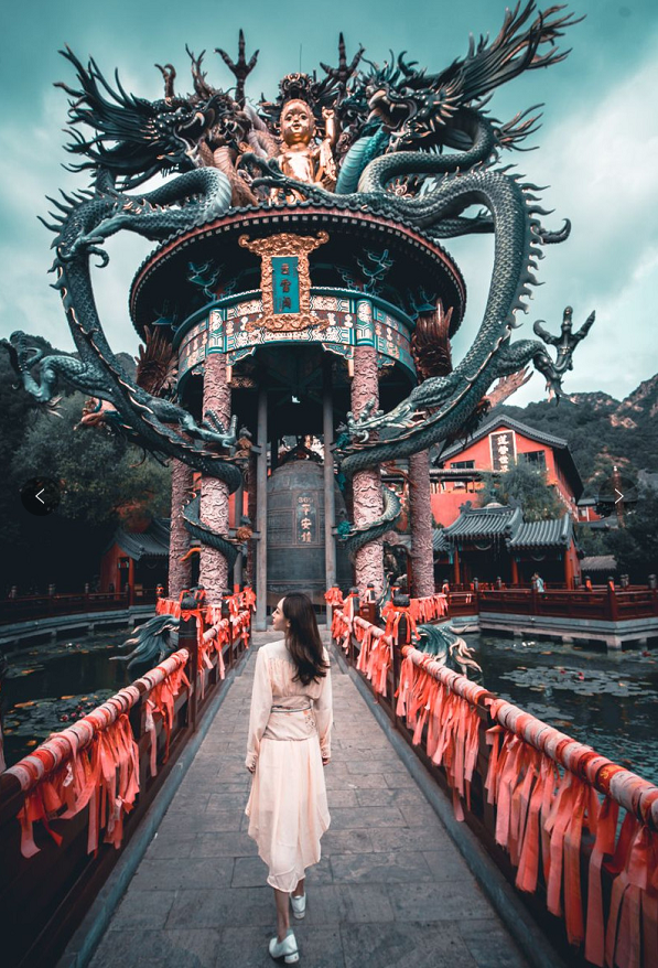 藏在北京深山中的一座古寺，距今已有900年，其建筑在国内很少见
