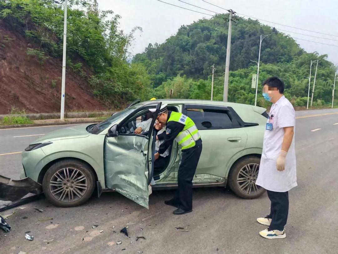 五一 “警” 色好，赤水公安暖心护航不缺位