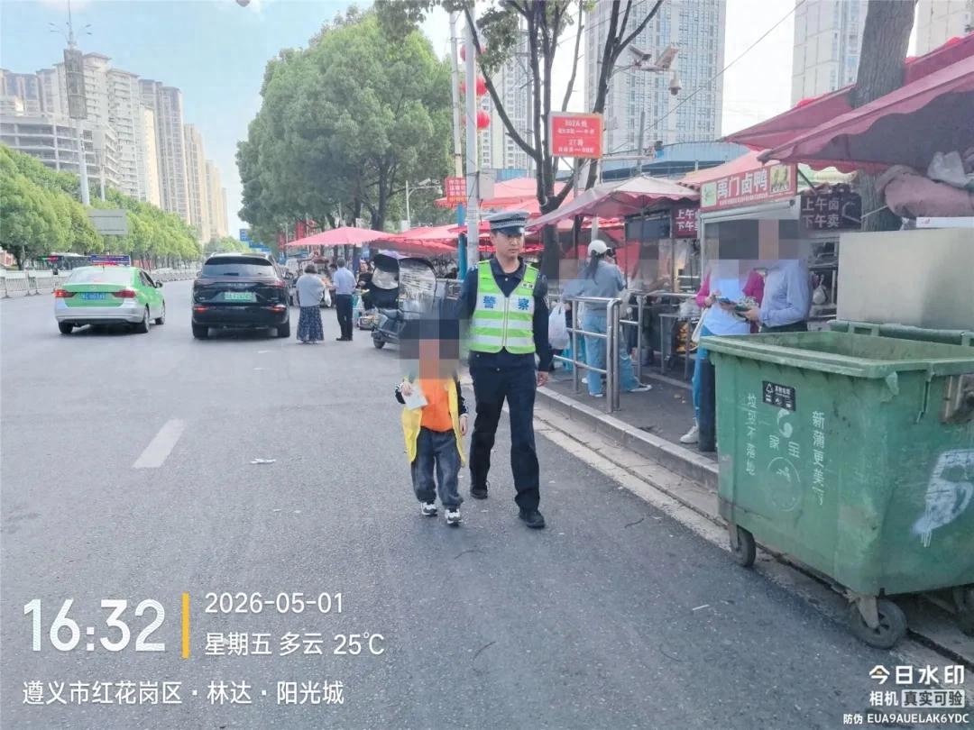 新蒲交警把坚守写进青春里……