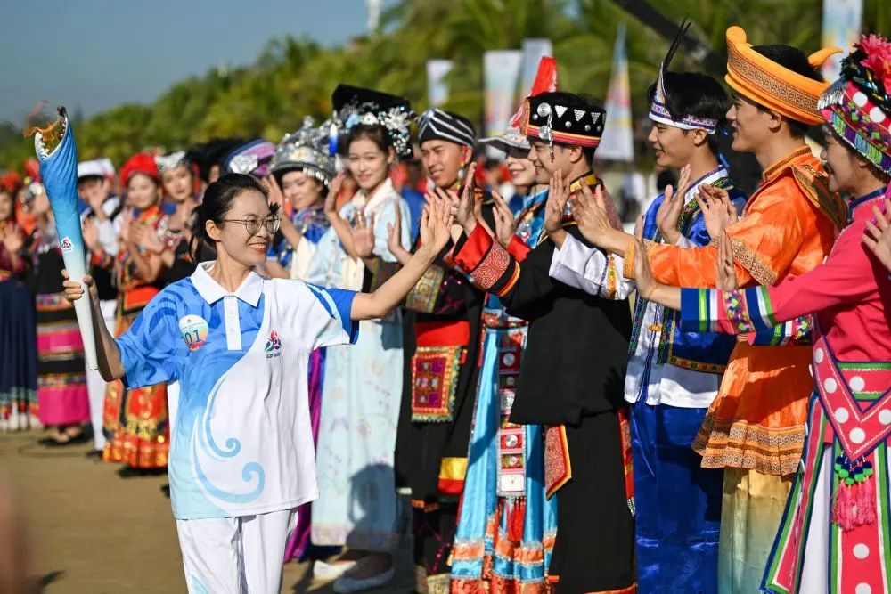 《人民日报海外版》关注：民族体育之花绽放海南