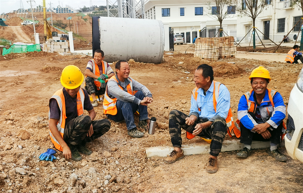致敬西延高铁建设者【摄影杨翠云】