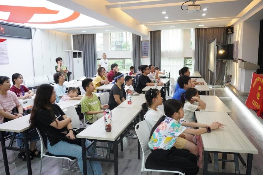 创意无限，纸影启航—记实践团助力开展儿童暑期课堂志愿活动