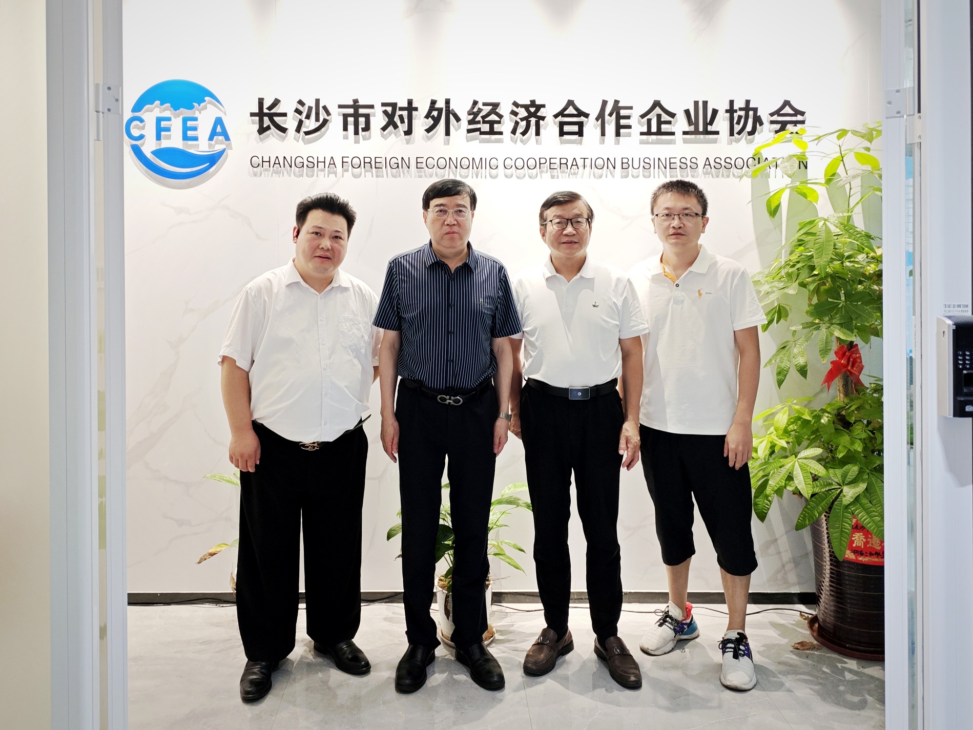 共商发展新路径 安全用电添动能 ——湖南三协会联动考察小快智造