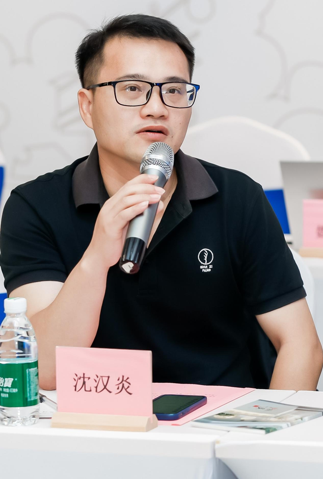 从乡村到城市的精神迁徙——沈汉炎及其诗集《有些光不会消失》