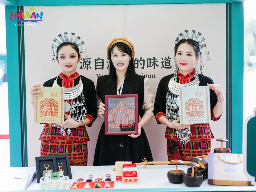 海南省五指山市旅文走进新加坡，向世界人民展示五指山非遗文化魅力！