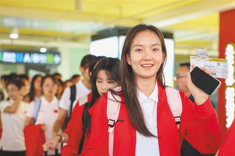 运动会多支代表团抵达三亚