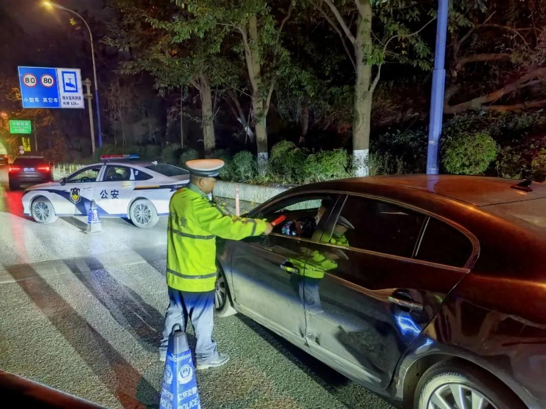 凌晨突击，仁怀公安交警持续开展酒驾醉驾夜查行动